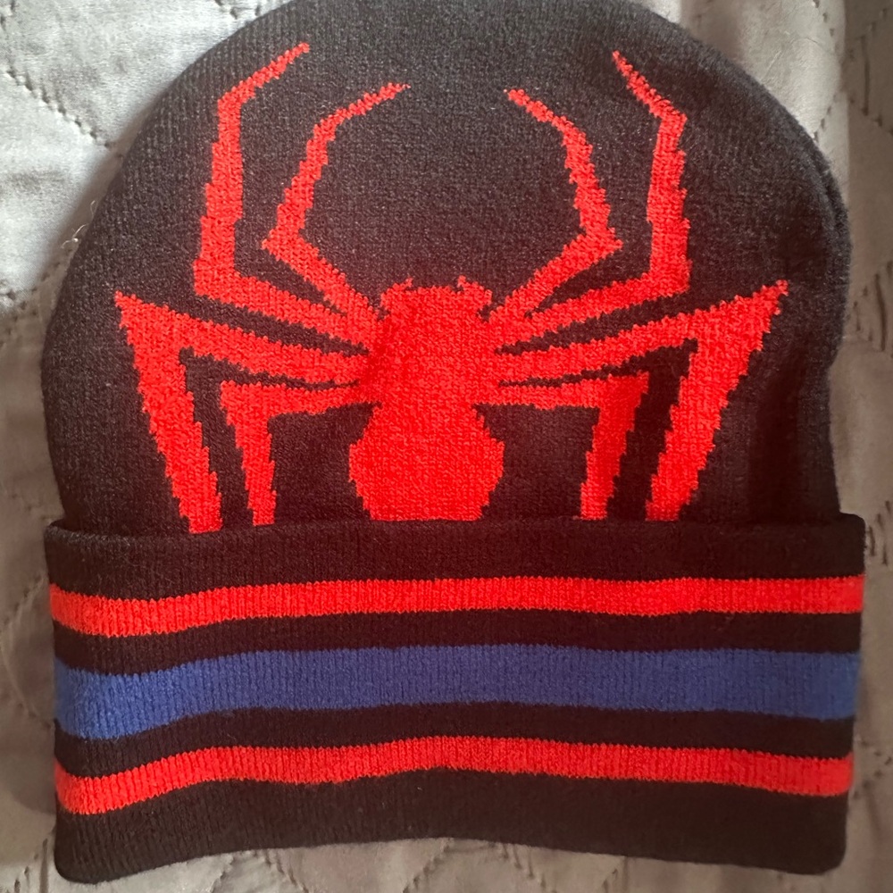 New Lids knitted Marvel Spiderman Beanie Hat. Black,Red and Blue